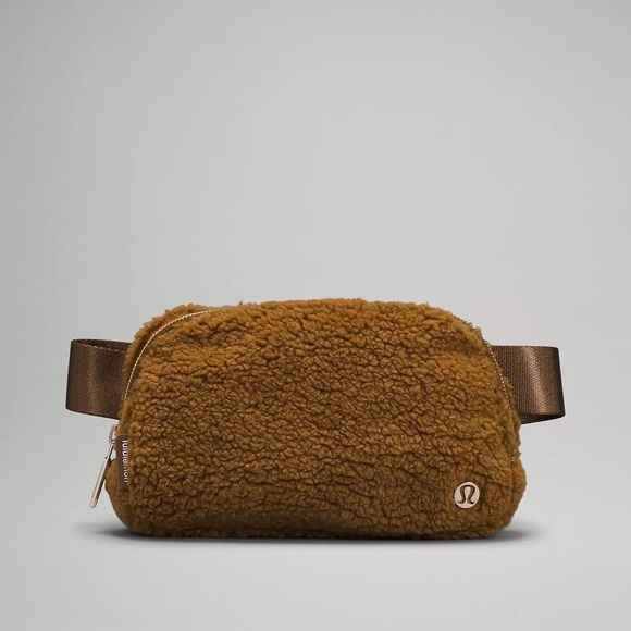 lululemon athletica Handbags - ✨Lululemon Everywhere Fleece Belt Bag in Burnt Caramel✨